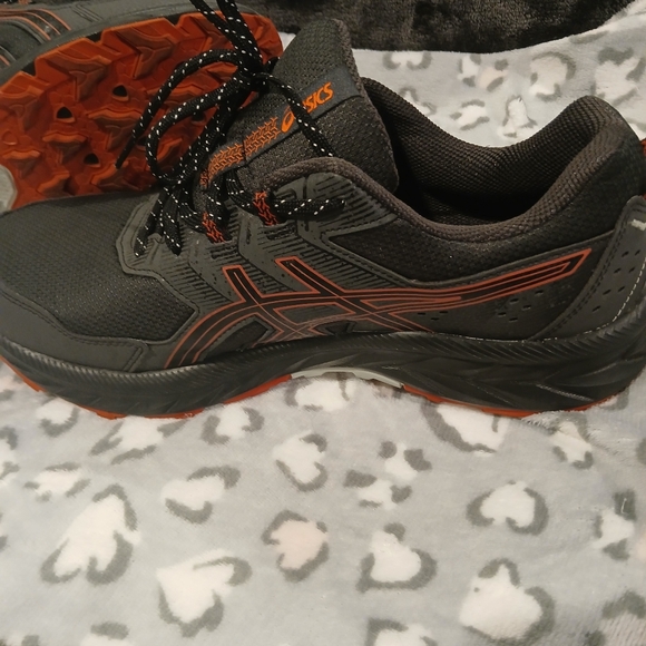 ASICS men size 11 - Picture 4 of 7